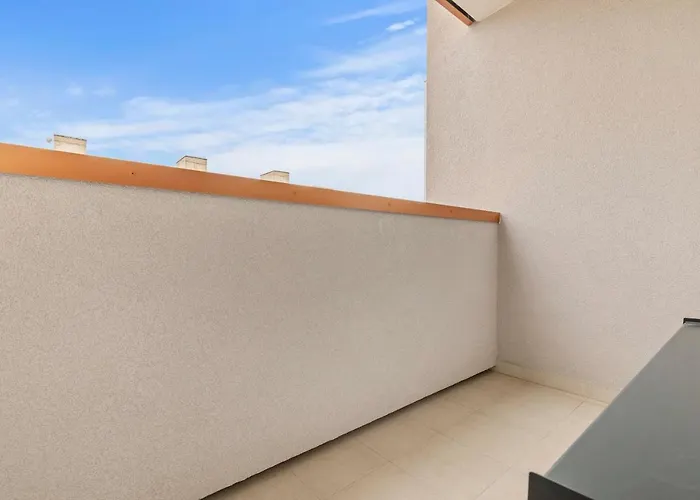 Lam - Ac -balcony *