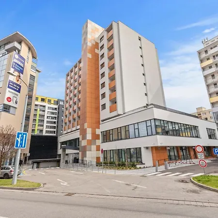 Lam - Ac -balcony Apartment Pressburg